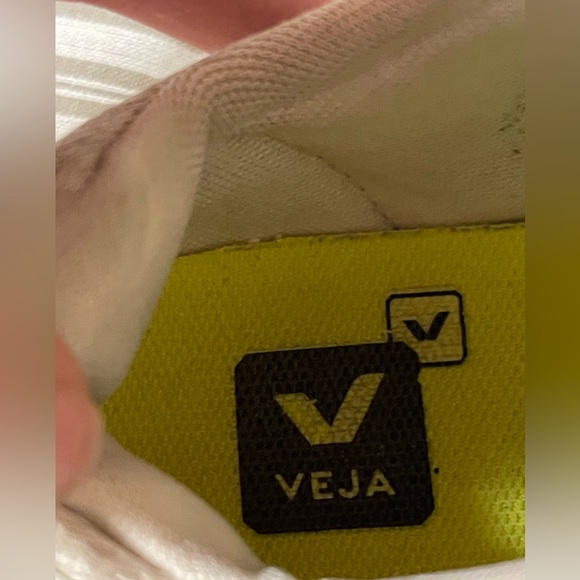 VEJA Sneakers - Picture 3 of 6